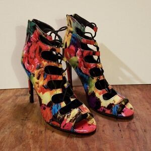 Steve Madden stunning floral laceup